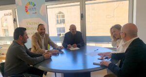 El equipo de Omawa y mODS reunidos en las oficinas de Kiwa. Foto de: Mar Viguer