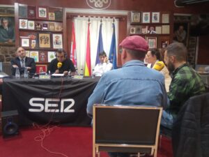 Programa de Cadena SER Palencia grabado durante el momento de la entrega en el Ayuntamiento.